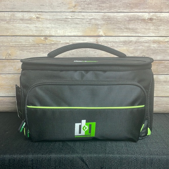 Decogear Other - Decogear Mirrorless/DSLR Camara Bag w/Accessories